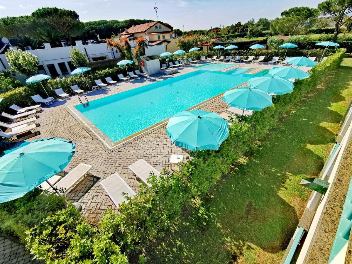 Apartments In Residence In Vada With Swimming Pool 450 Meters From The Sea ภายนอก รูปภาพ