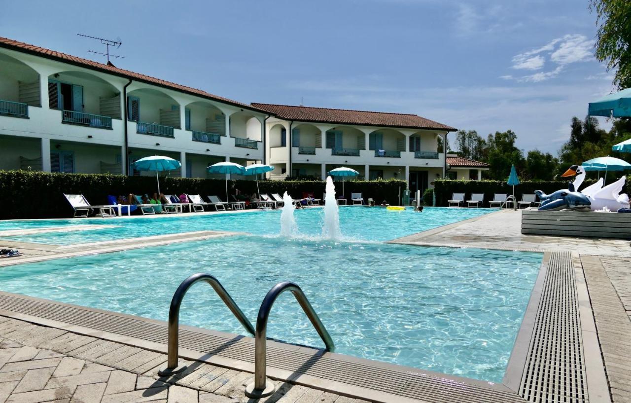 Apartments In Residence In Vada With Swimming Pool 450 Meters From The Sea ภายนอก รูปภาพ